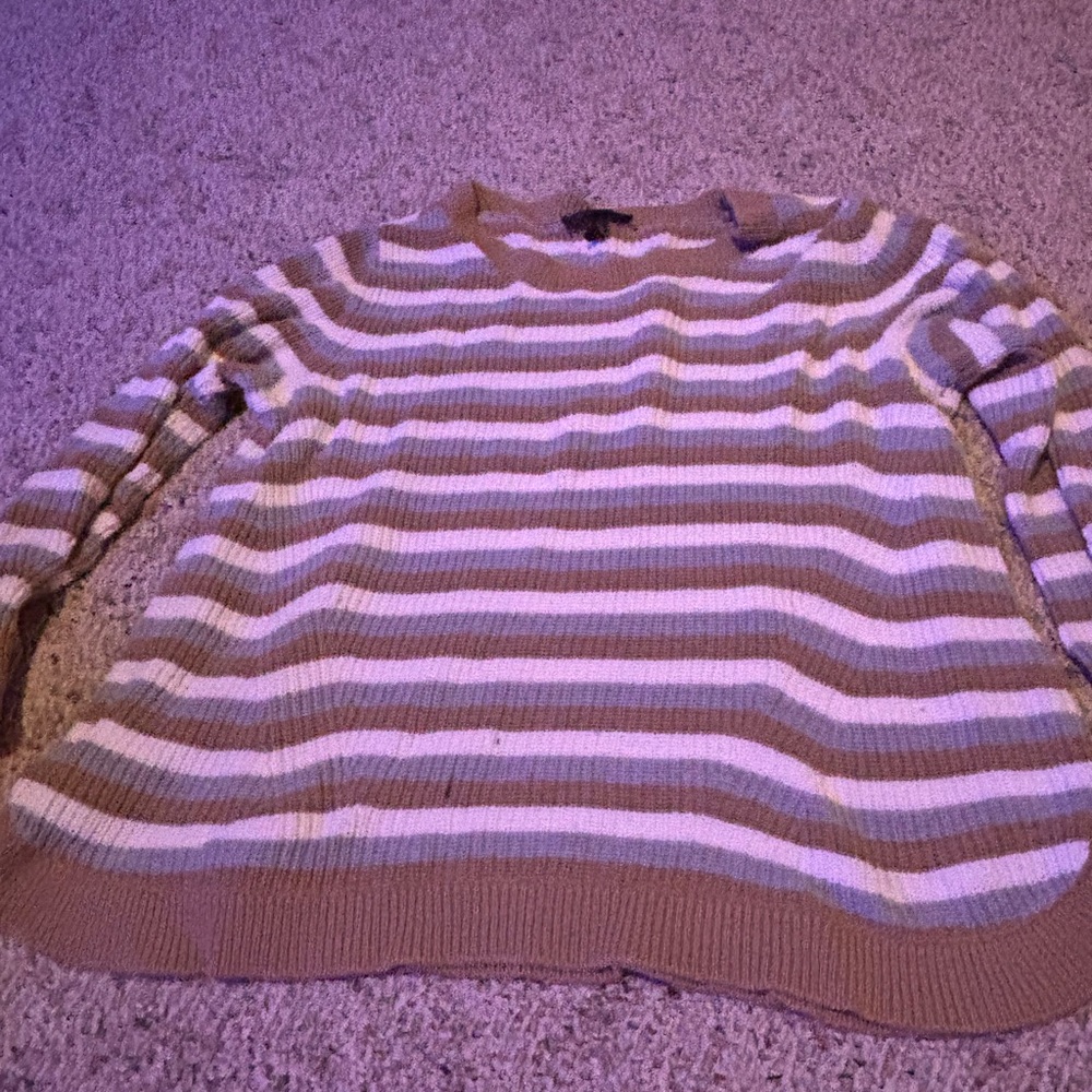 Striped sweater 20 W